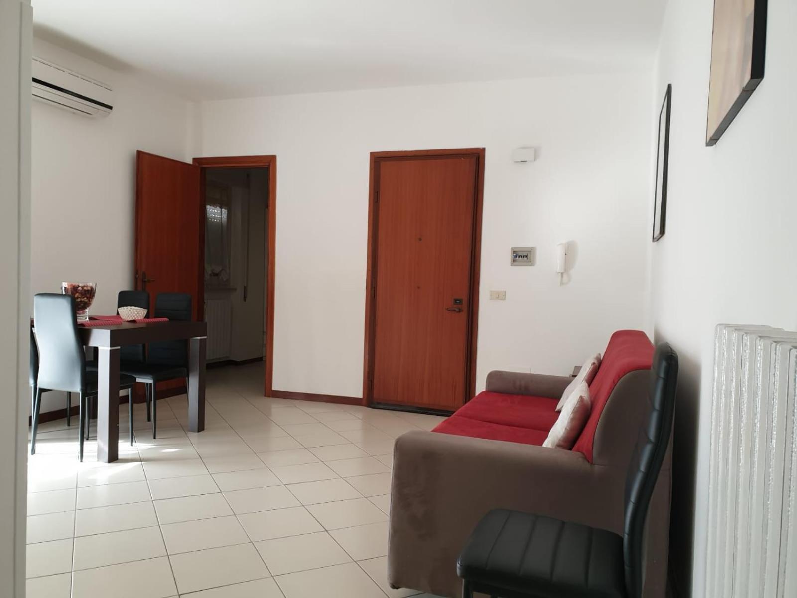 Irene'S Apartment Терачина Екстериор снимка